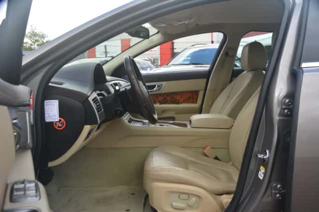 Jaguar XF (2008) thumbnail 13