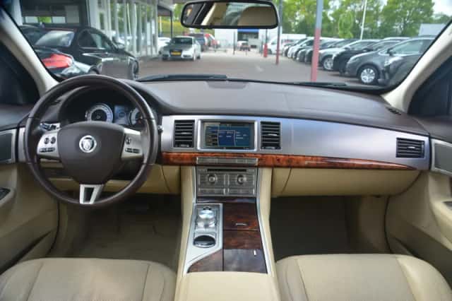 Jaguar XF (2008) thumbnail 17