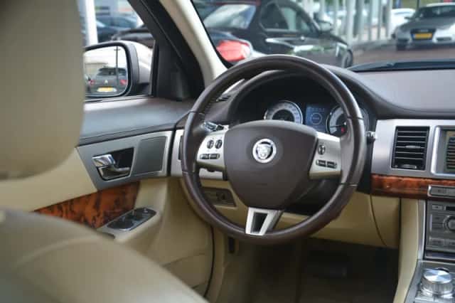 Jaguar XF (2008) thumbnail 18