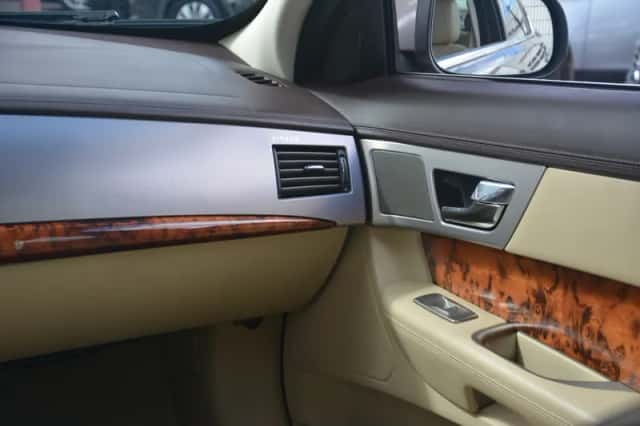 Jaguar XF (2008) thumbnail 19