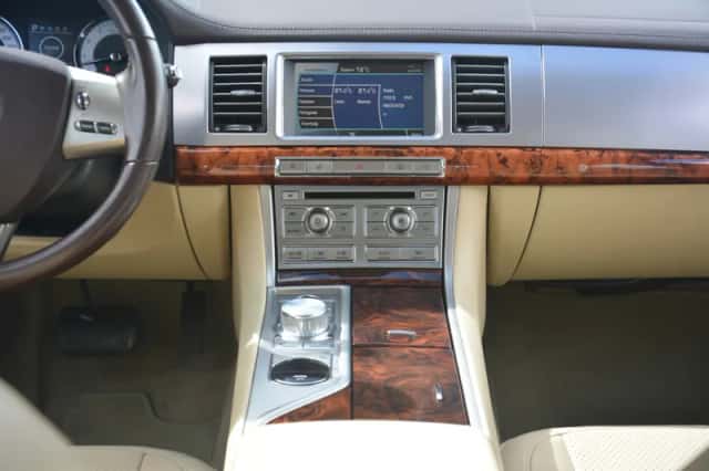 Jaguar XF (2008) thumbnail 20