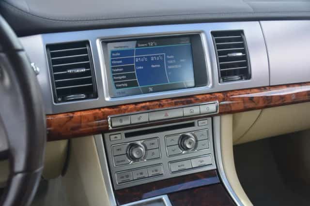 Jaguar XF (2008) thumbnail 21