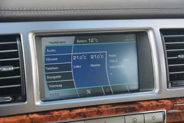 Jaguar XF (2008) thumbnail 23