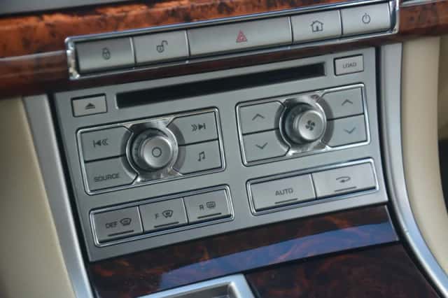 Jaguar XF (2008) thumbnail 24