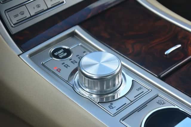 Jaguar XF (2008) thumbnail 25
