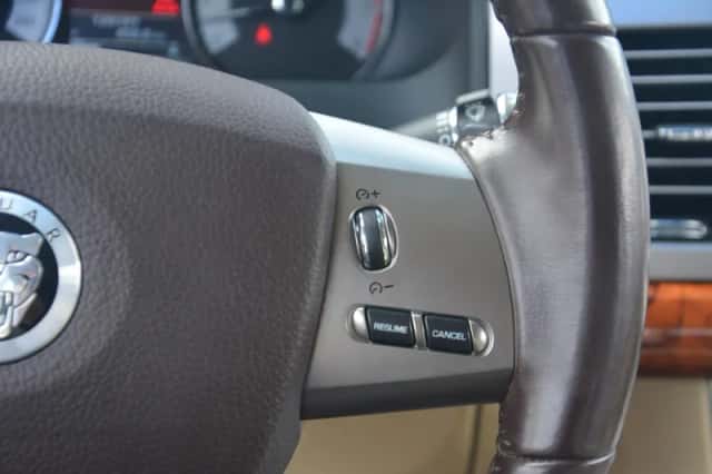 Jaguar XF (2008) thumbnail 27