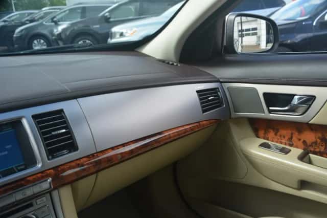 Jaguar XF (2008) thumbnail 30