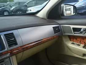 Jaguar XF (2008) thumbnail 30