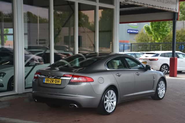 Jaguar XF (2008) thumbnail 42