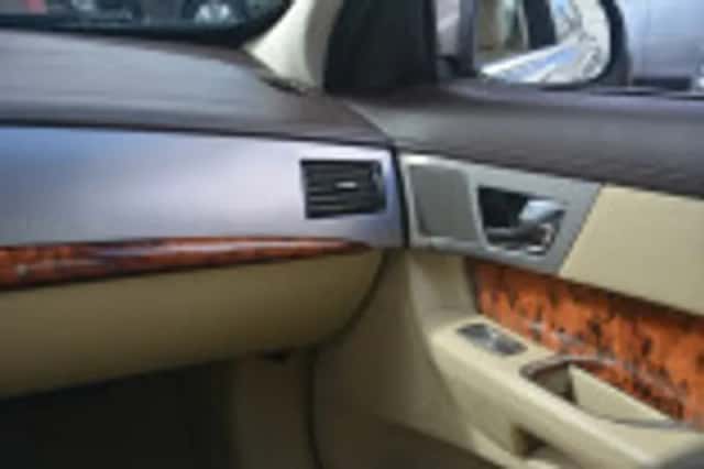 Jaguar XF (2008) thumbnail 59
