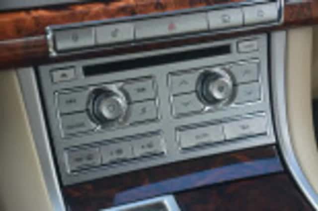 Jaguar XF (2008) thumbnail 64