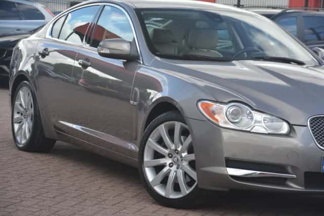 Jaguar XF (2008) thumbnail 10