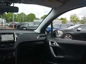 Peugeot 2008 (2017) thumbnail 16