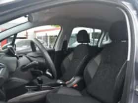 Peugeot 2008 (2017) thumbnail 6