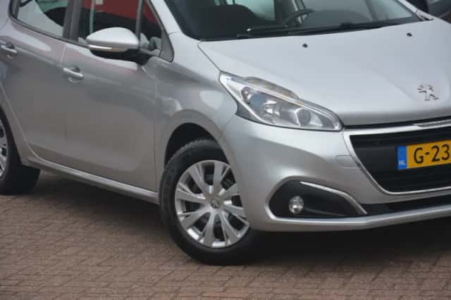 Peugeot 208 (2017) thumbnail 12