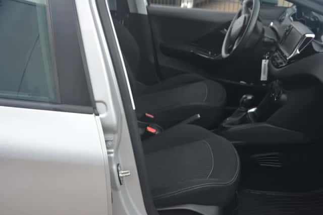 Peugeot 208 (2017) thumbnail 16