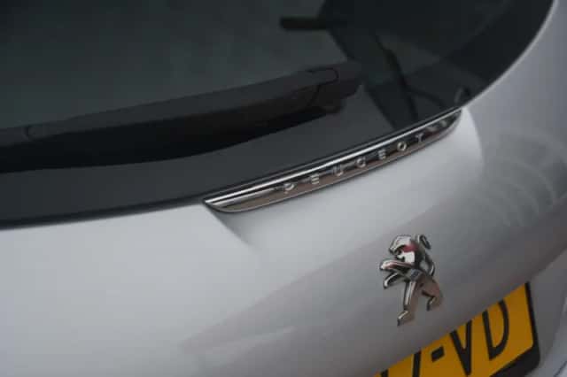 Peugeot 208 (2017) thumbnail 19
