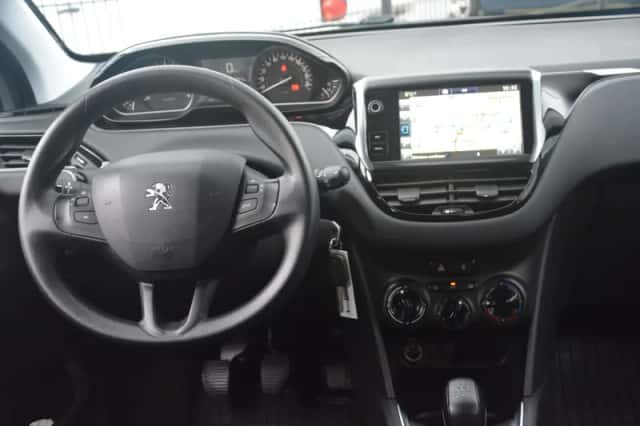 Peugeot 208 (2017) thumbnail 22