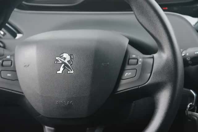 Peugeot 208 (2017) thumbnail 25