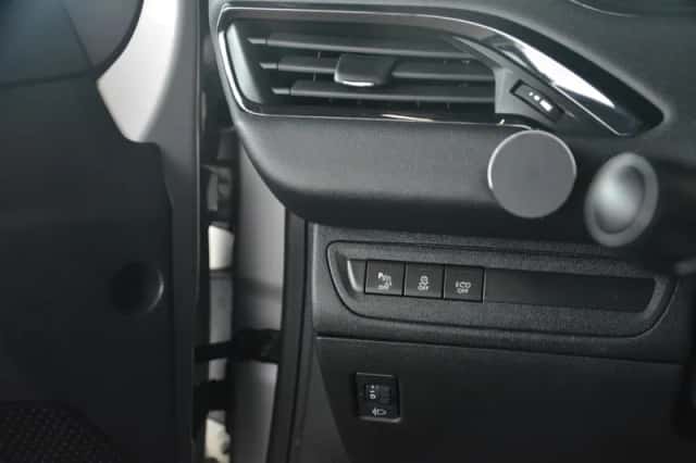 Peugeot 208 (2017) thumbnail 32