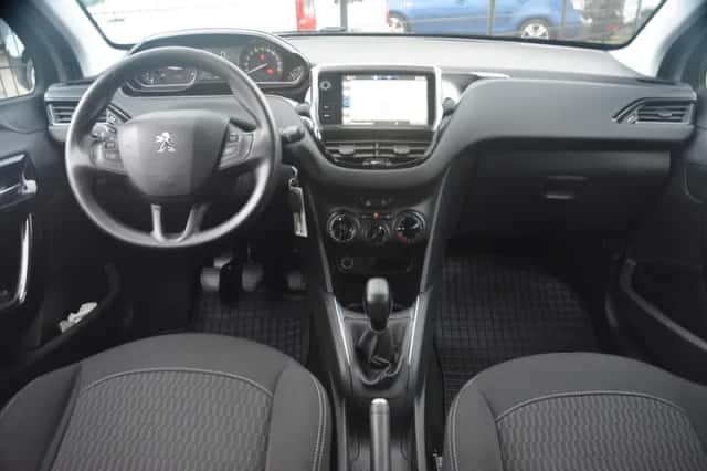 Peugeot 208 (2017) thumbnail 9
