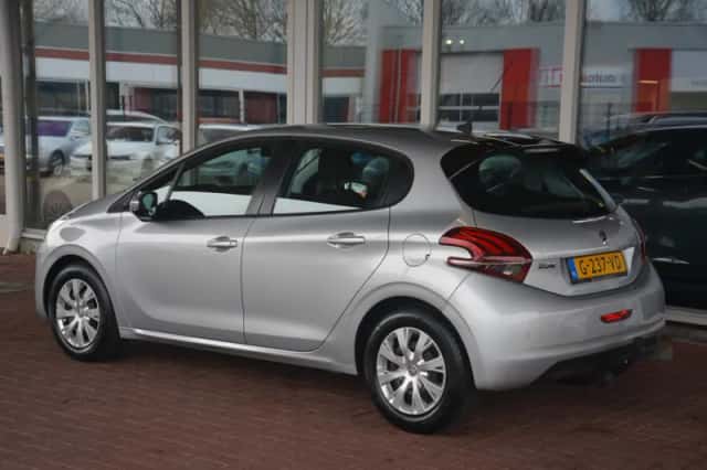Peugeot 208 (2017) thumbnail 10