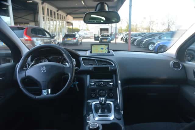 Peugeot 3008 (2013) thumbnail 12
