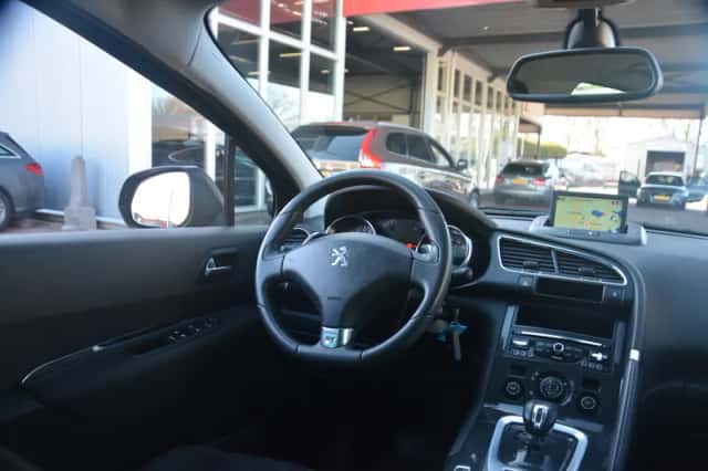 Peugeot 3008 (2013) thumbnail 13