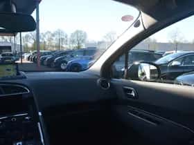 Peugeot 3008 (2013) thumbnail 16