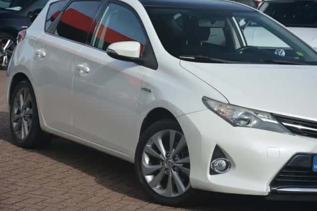 Toyota Auris (2014) thumbnail 9