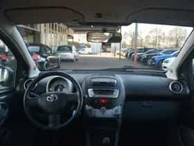Toyota Aygo (2011) thumbnail 16