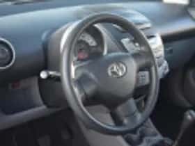 Toyota Aygo (2011) thumbnail 34