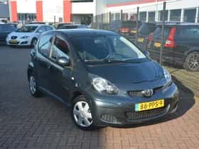Toyota Aygo (2011) thumbnail 9