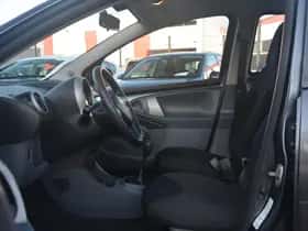Toyota Aygo (2011) thumbnail 10