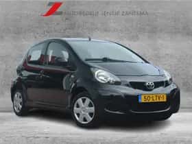 Toyota Aygo (2010) thumbnail 2