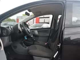 Toyota Aygo (2010) thumbnail 11