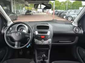 Toyota Aygo (2010) thumbnail 14