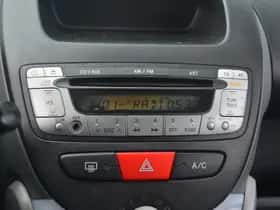 Toyota Aygo (2010) thumbnail 18