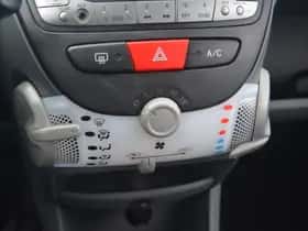 Toyota Aygo (2010) thumbnail 19