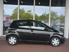 Toyota Aygo (2010) thumbnail 24