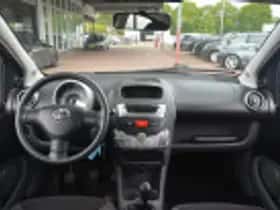 Toyota Aygo (2010) thumbnail 38