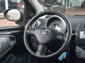 Toyota Aygo (2010) thumbnail 40