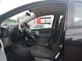 Toyota Aygo (2010) thumbnail 5