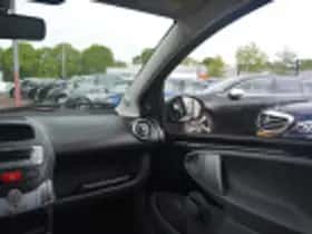 Toyota Aygo (2010) thumbnail 41