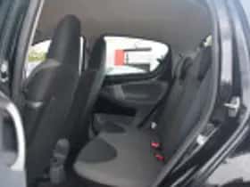 Toyota Aygo (2010) thumbnail 45