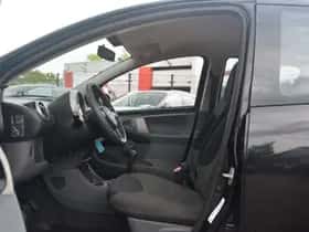 Toyota Aygo (2010) thumbnail 59