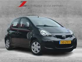 Toyota Aygo (2010) thumbnail 8