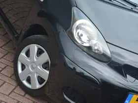 Toyota Aygo (2010) thumbnail 9