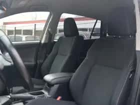 Toyota RAV4 (2016) thumbnail 13
