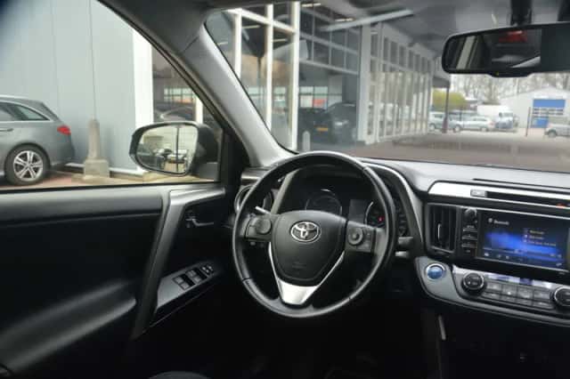 Toyota RAV4 (2016) thumbnail 15